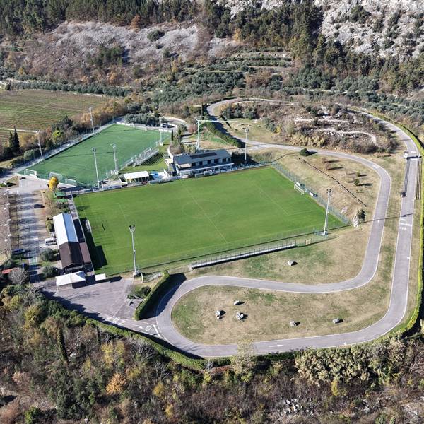 Campo sportivo Oltra a Dro realizzazione palazzina servizi